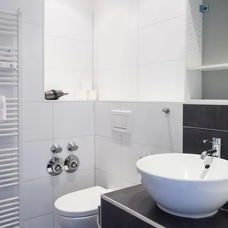 Kaiser Apartment *